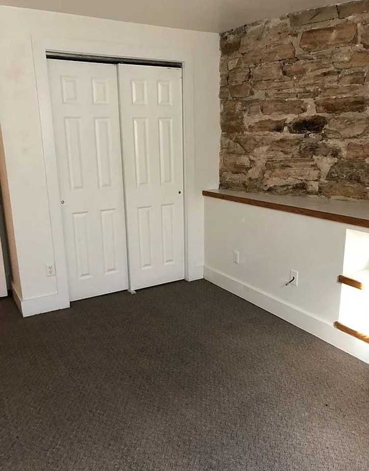 325 E Mulberry St - Photo 6 of 11