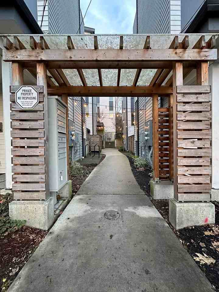 3132 Wetmore Ave S #A - Photo 2 of 27