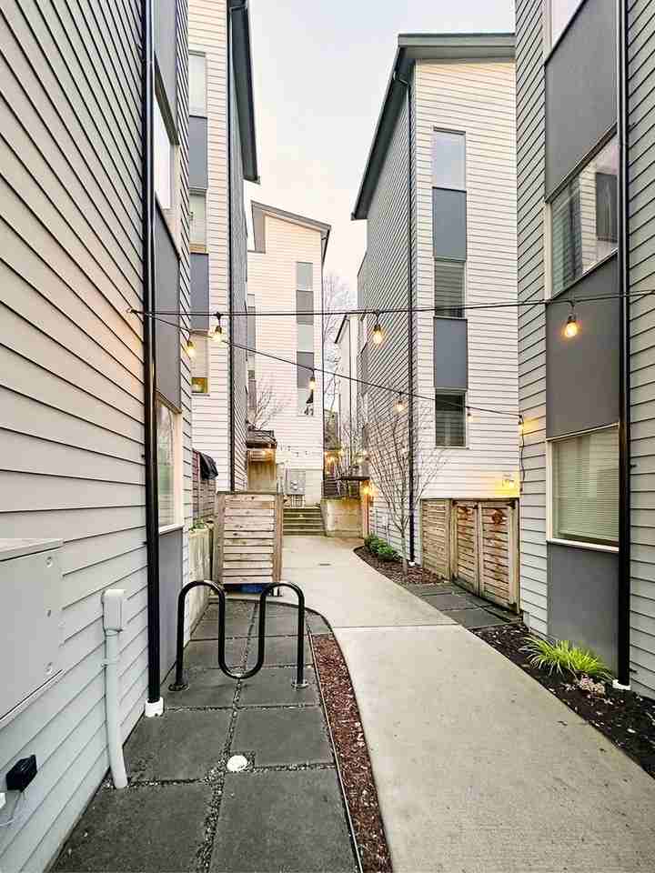 3132 Wetmore Ave S #A - Photo 3 of 27