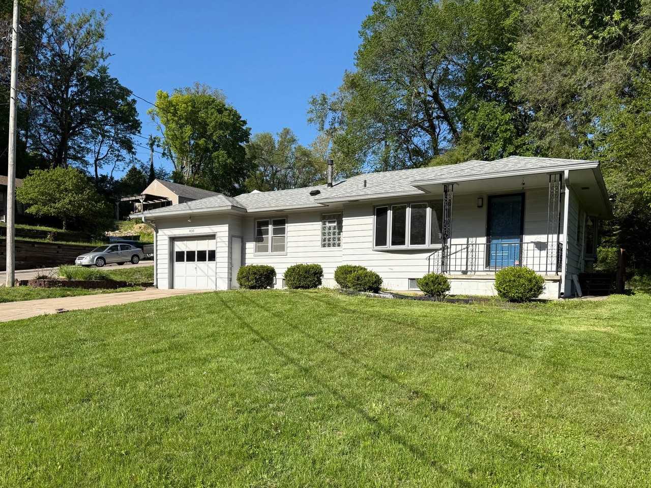 430 Midland Dr - Photo 2 of 2