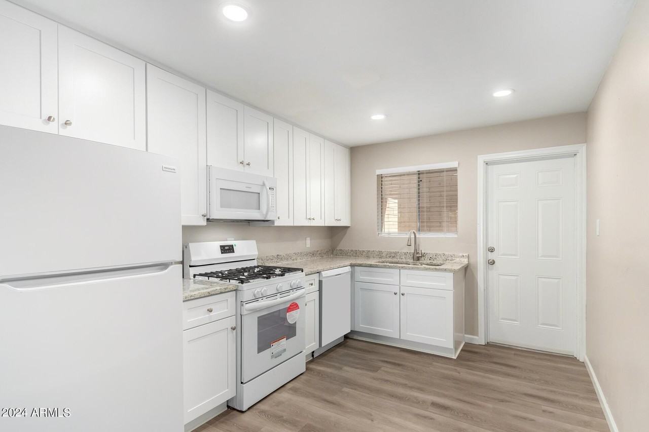 3646 E Glenrosa Ave #2 - Photo 5 of 18