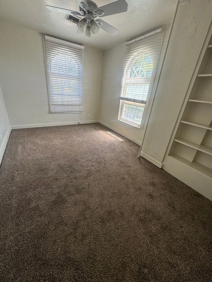 128 E Vidas Ave #B - Photo 4 of 10