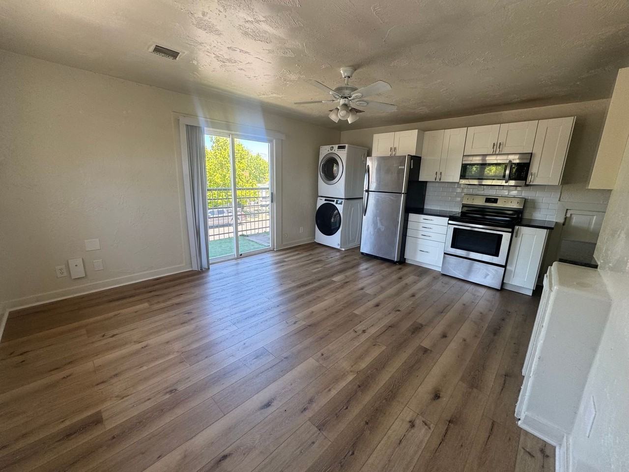 128 E Vidas Ave #B - Photo 6 of 10