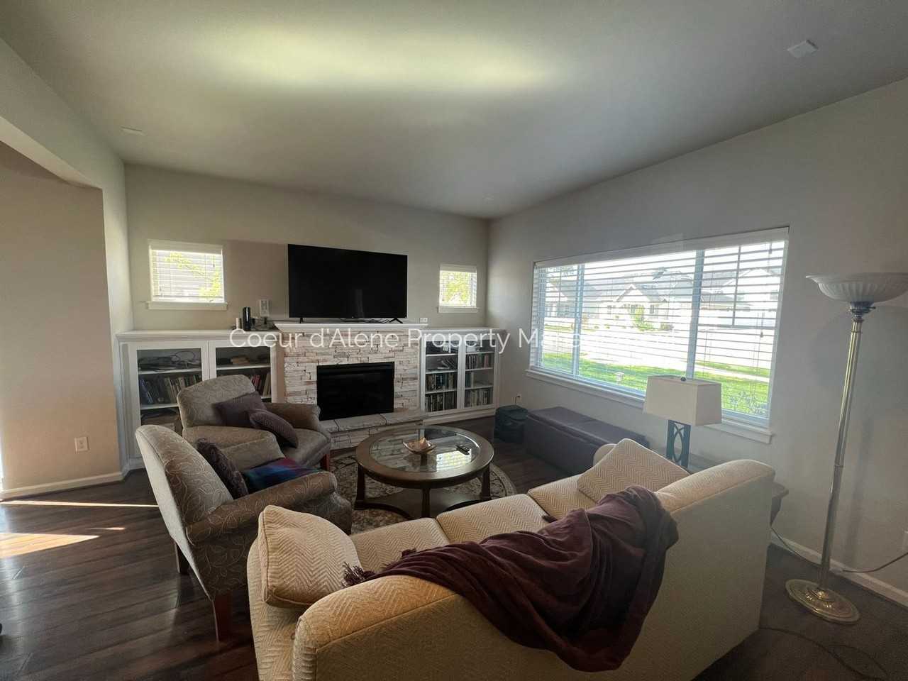 6502 N Descartes Dr - Photo 4 of 16