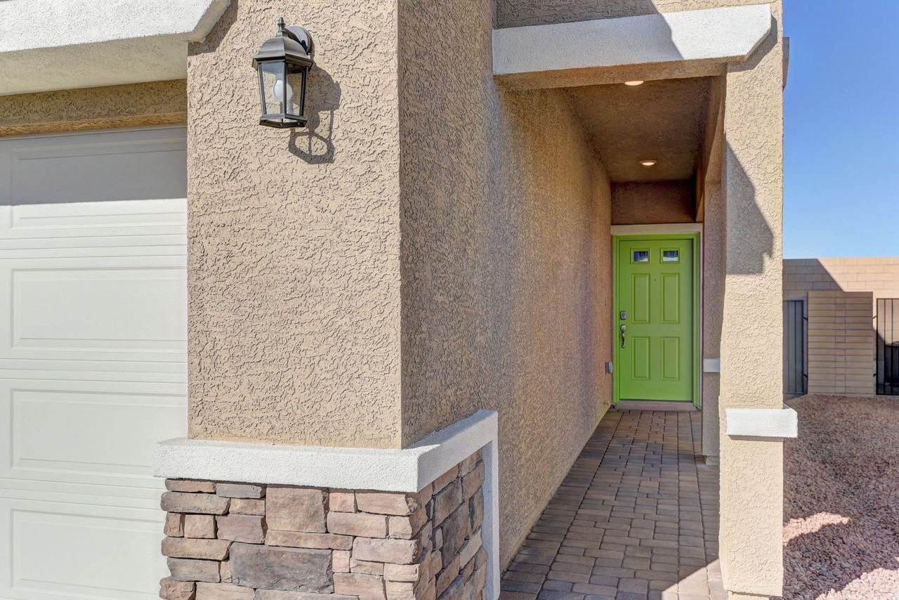 1083 Gentle Swan St - Photo 3 of 25