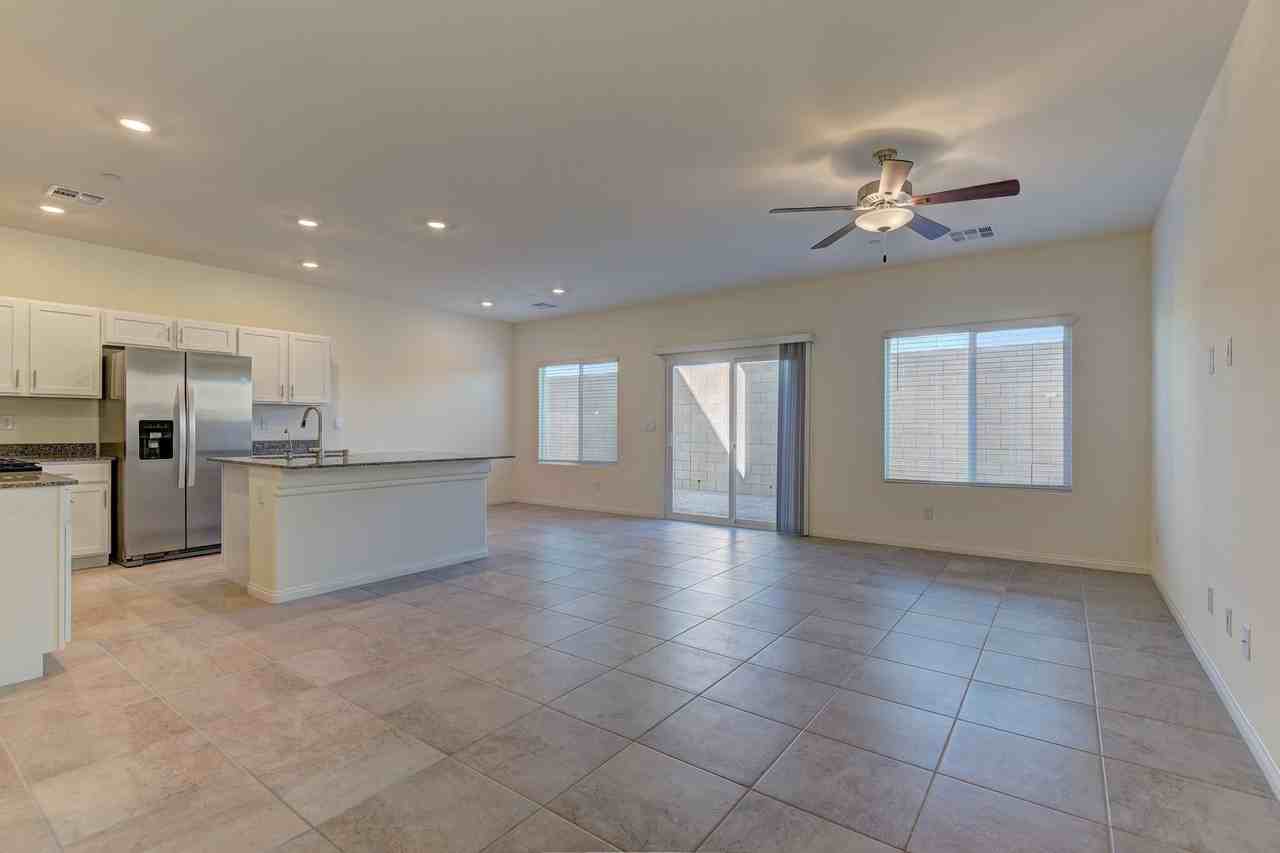 1083 Gentle Swan St - Photo 4 of 25