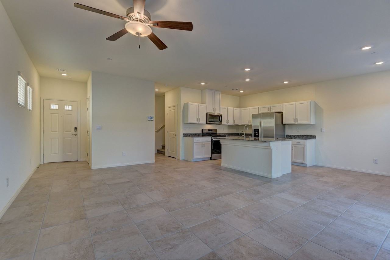 1083 Gentle Swan St - Photo 5 of 25