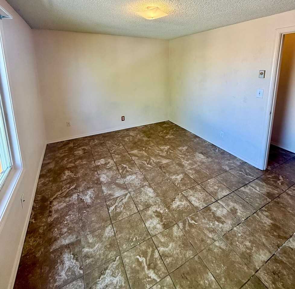 2124 Arthur St #12 - Photo 6 of 12