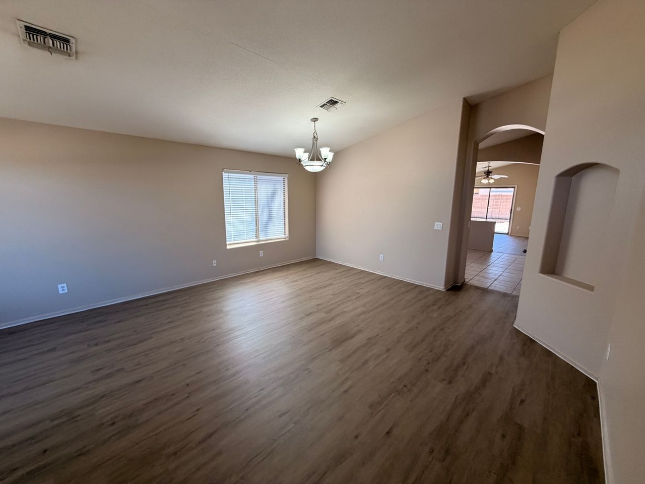 15991 W Moreland St - Photo 2 of 24