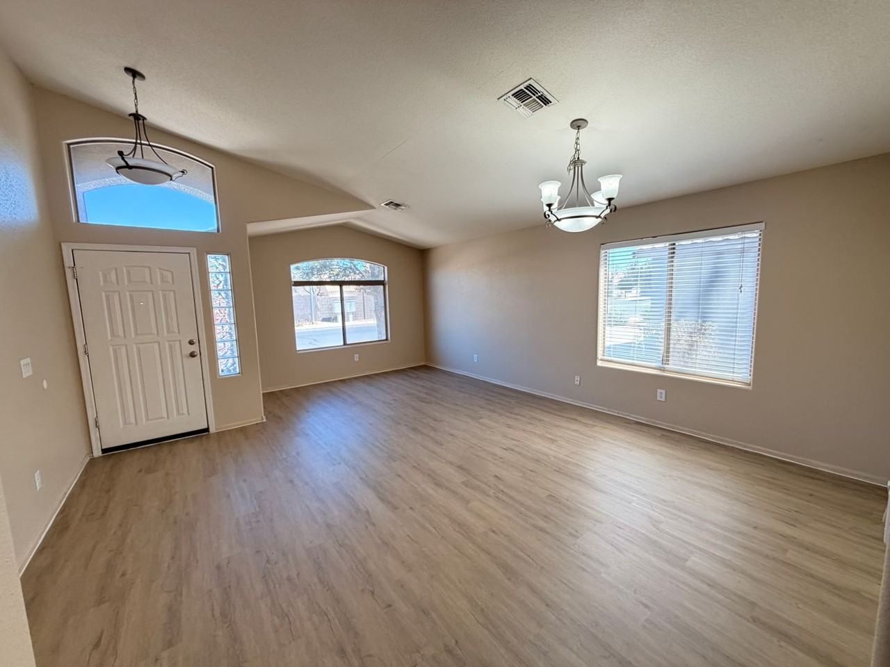 15991 W Moreland St - Photo 3 of 24