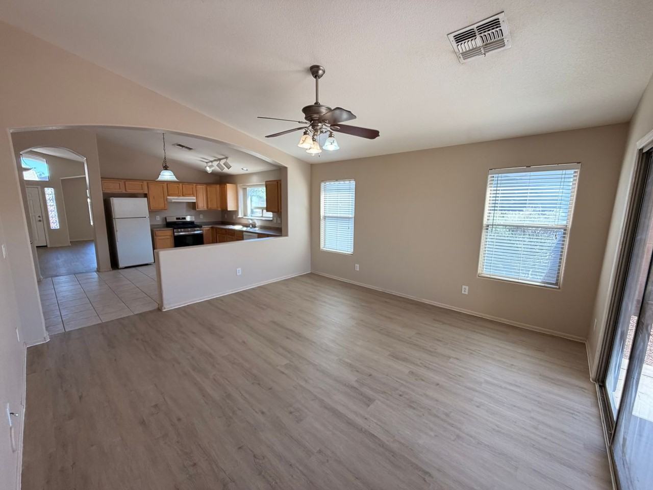 15991 W Moreland St - Photo 7 of 24