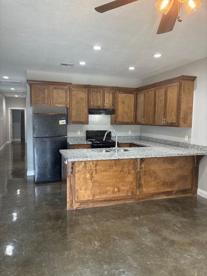 2516 Creole St #B - Photo 2 of 13