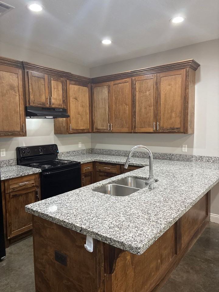 2516 Creole St #B - Photo 4 of 13