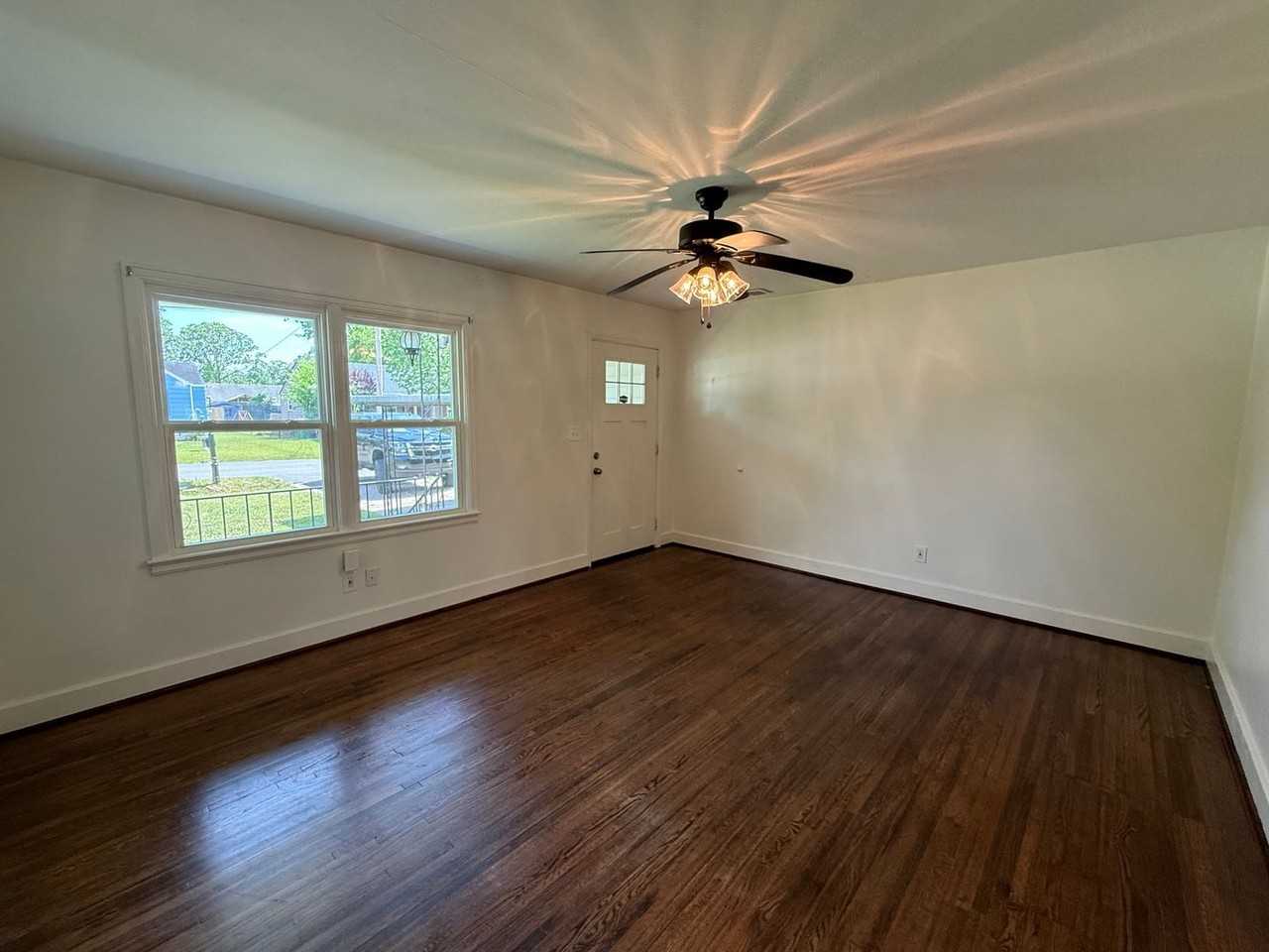 1505 Truman Ave - Photo 5 of 15