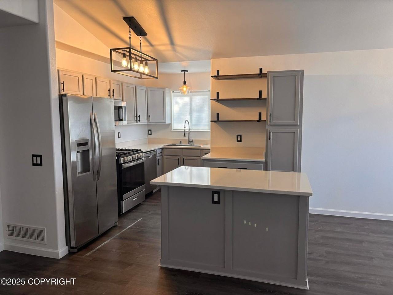 5971 Ridgelake Cir - Photo 2 of 15