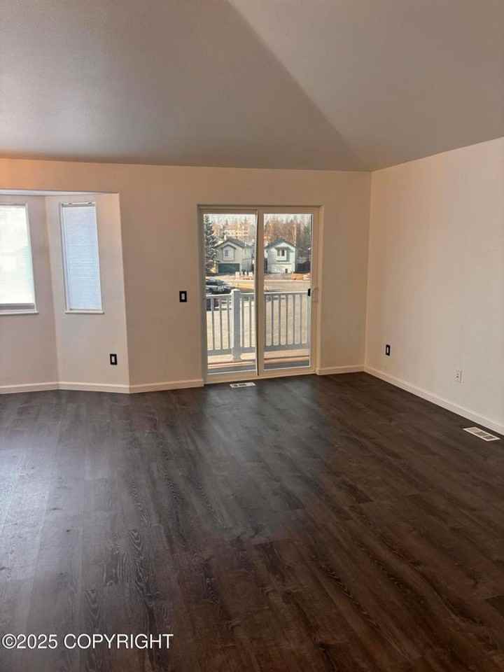 5971 Ridgelake Cir - Photo 7 of 15