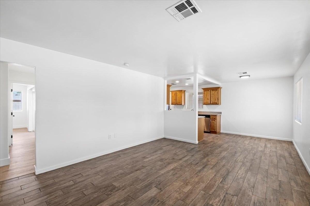 528 W 18th St - Photo 4 of 22