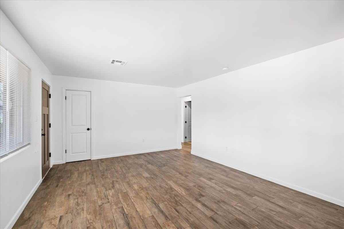 528 W 18th St - Photo 6 of 22