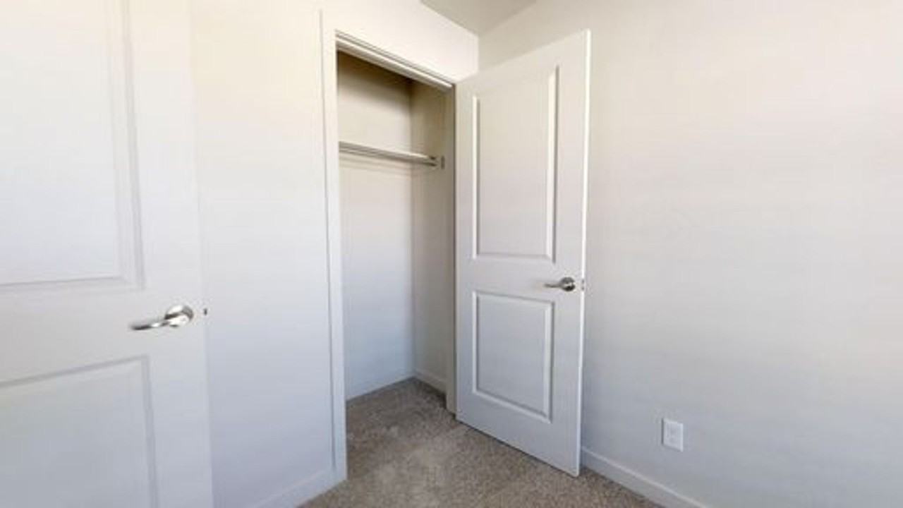 1080 W 965 N - Photo 7 of 13