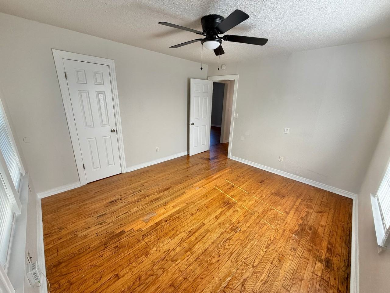 1204 Ne 42nd St - Photo 3 of 40