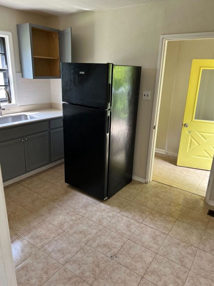8323 10th Ave S - Photo 6 of 11
