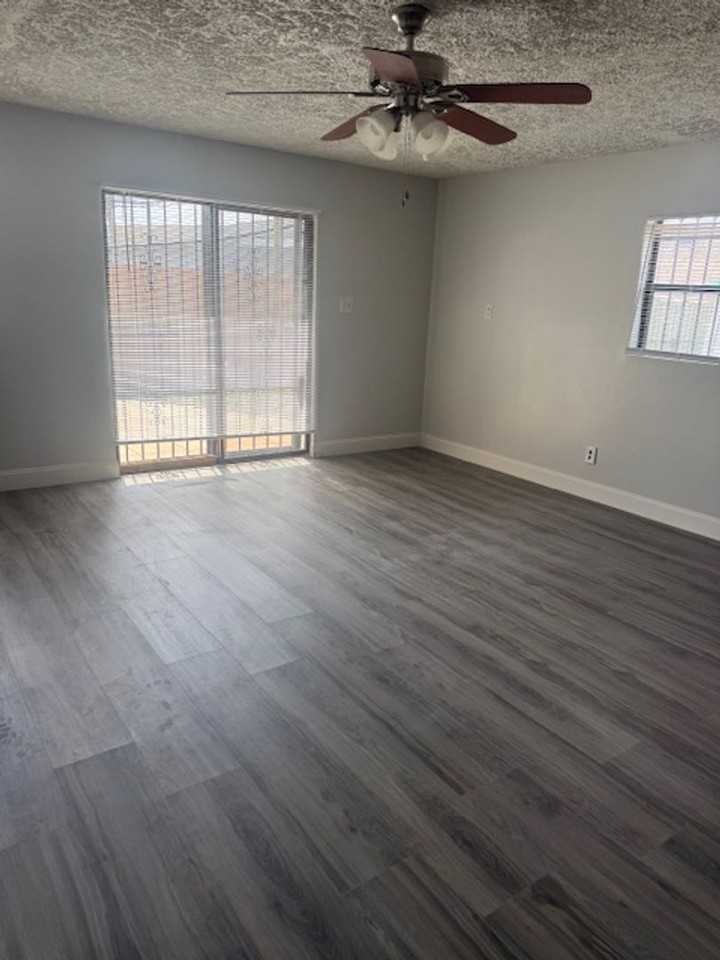 527 A Ln - Photo 4 of 15