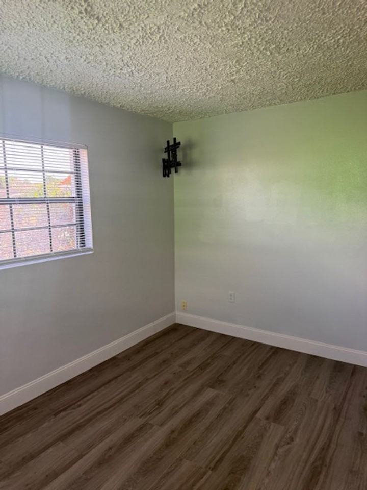 527 A Ln - Photo 7 of 15