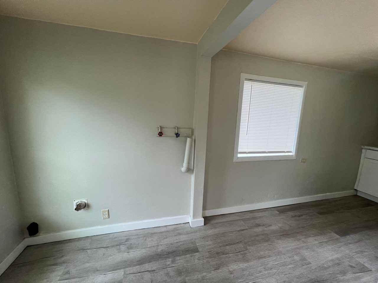 289 N Wall St - Photo 5 of 11