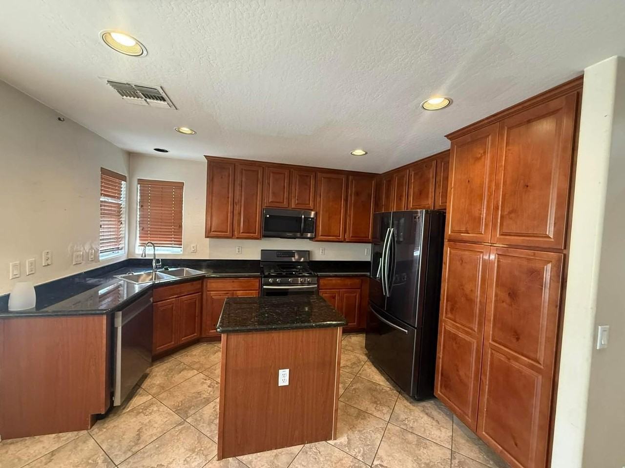 1280 E Marcella Ln - Photo 4 of 17