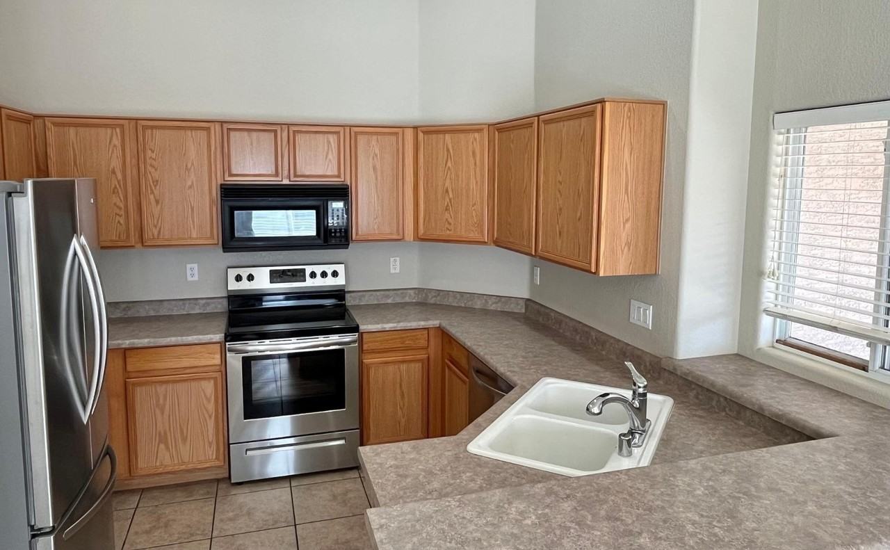 8175 W Marco Polo Rd - Photo 3 of 19