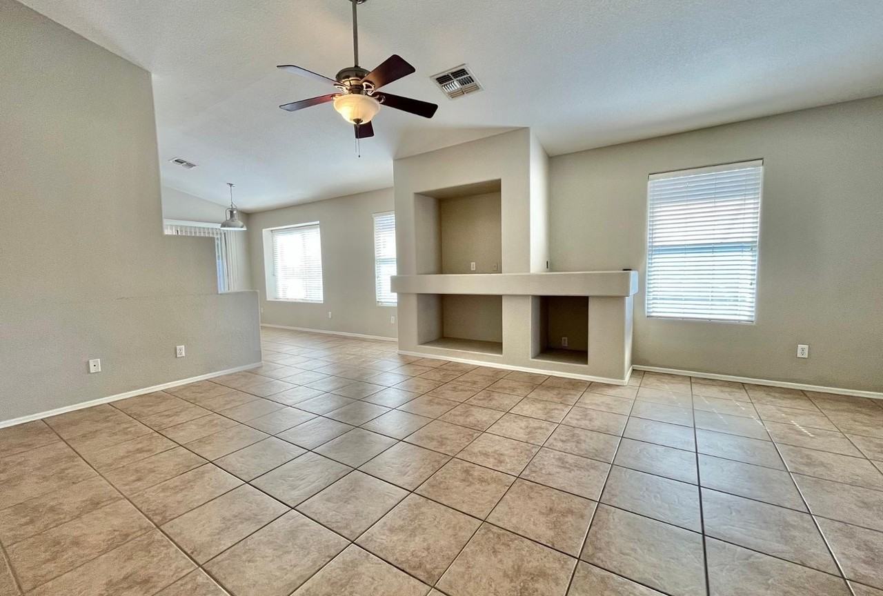 8175 W Marco Polo Rd - Photo 6 of 19