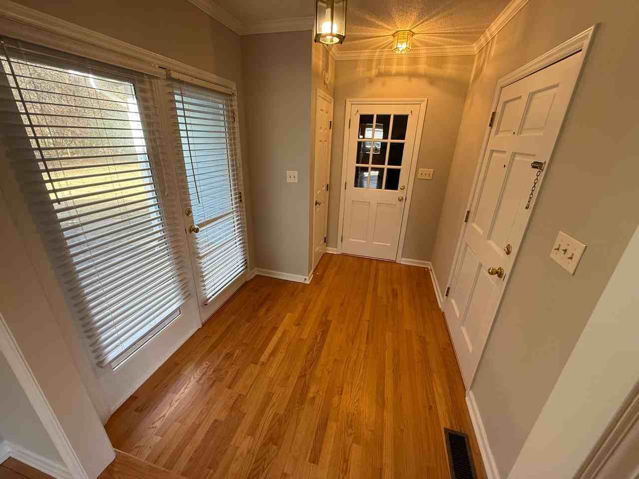 405 Avent Cir - Photo 3 of 24