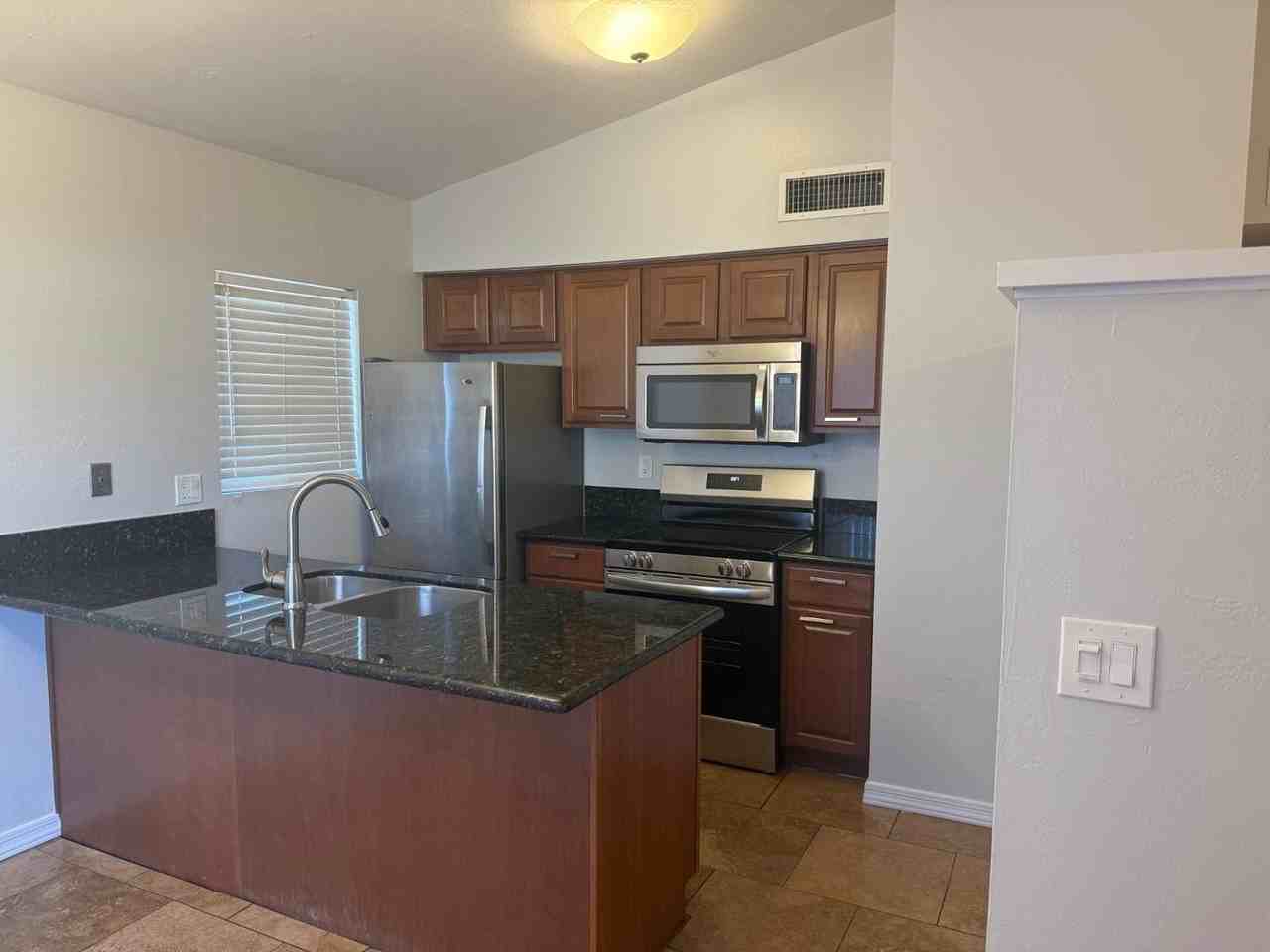 2527 S Maple Ave #102 - Photo 2 of 32