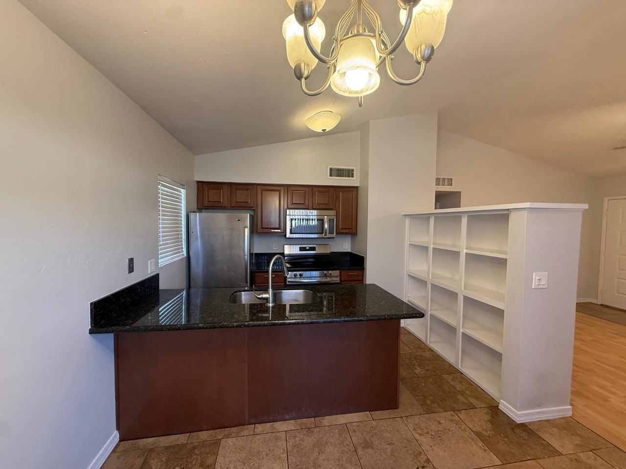 2527 S Maple Ave #102 - Photo 3 of 32