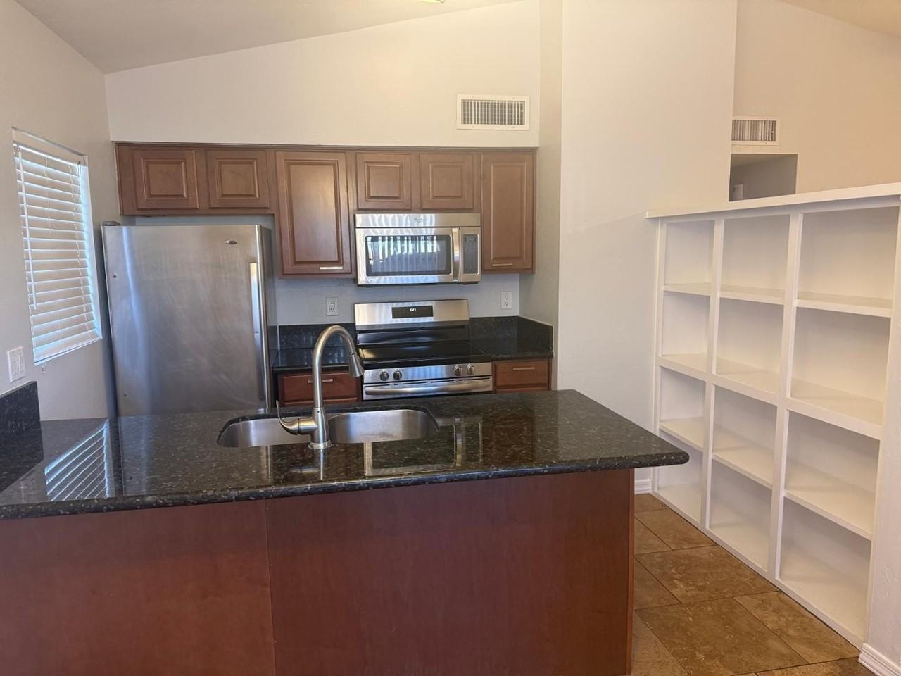 2527 S Maple Ave #102 - Photo 4 of 32