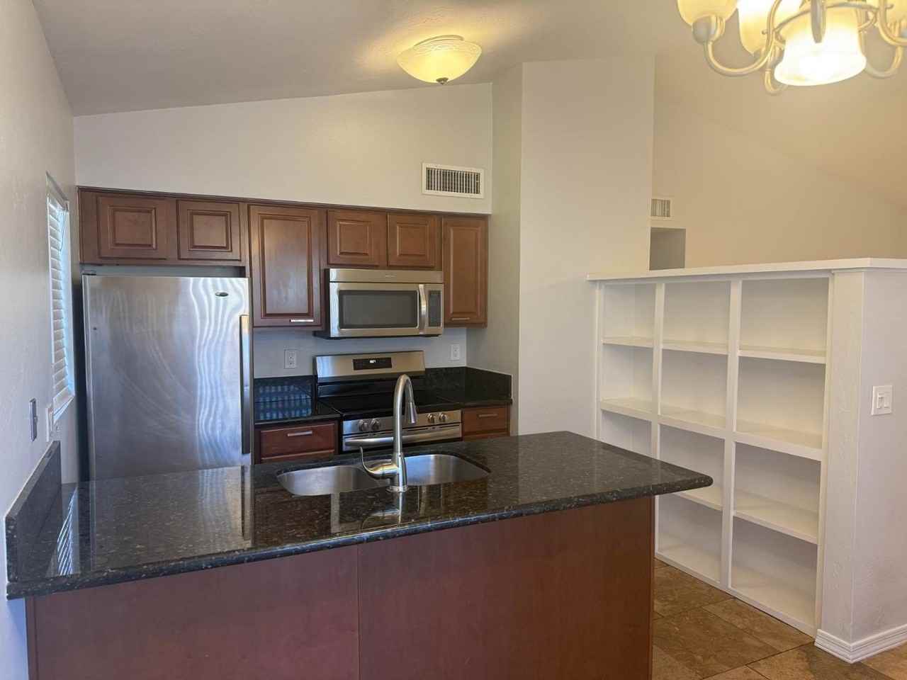 2527 S Maple Ave #102 - Photo 5 of 32