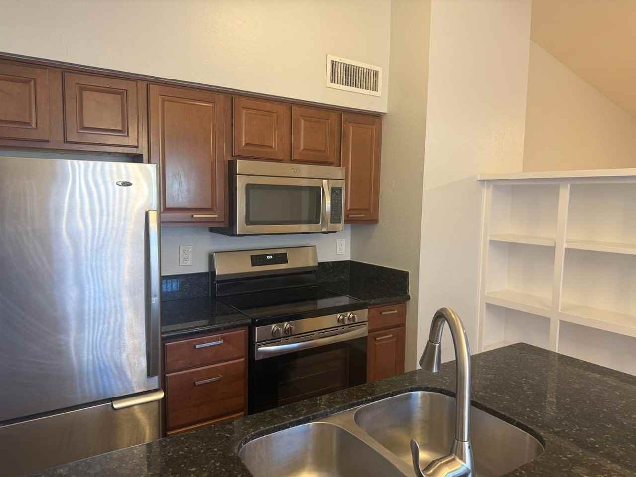 2527 S Maple Ave #102 - Photo 6 of 32
