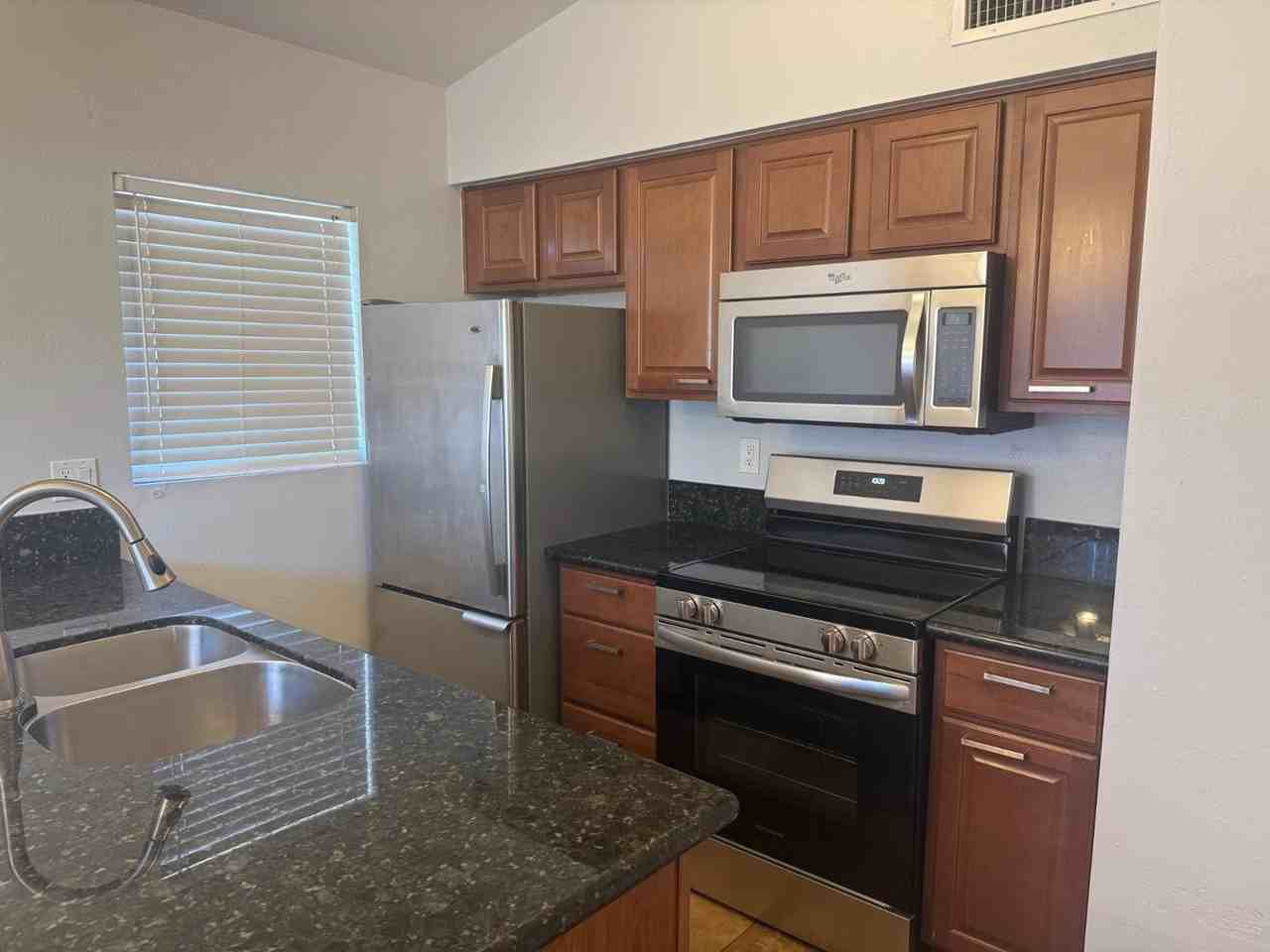 2527 S Maple Ave #102 - Photo 7 of 32