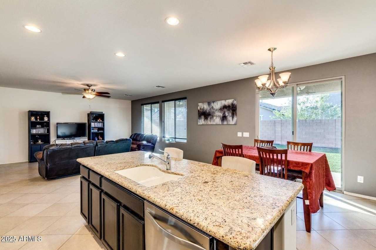 12057 W Rowel Rd - Photo 5 of 20