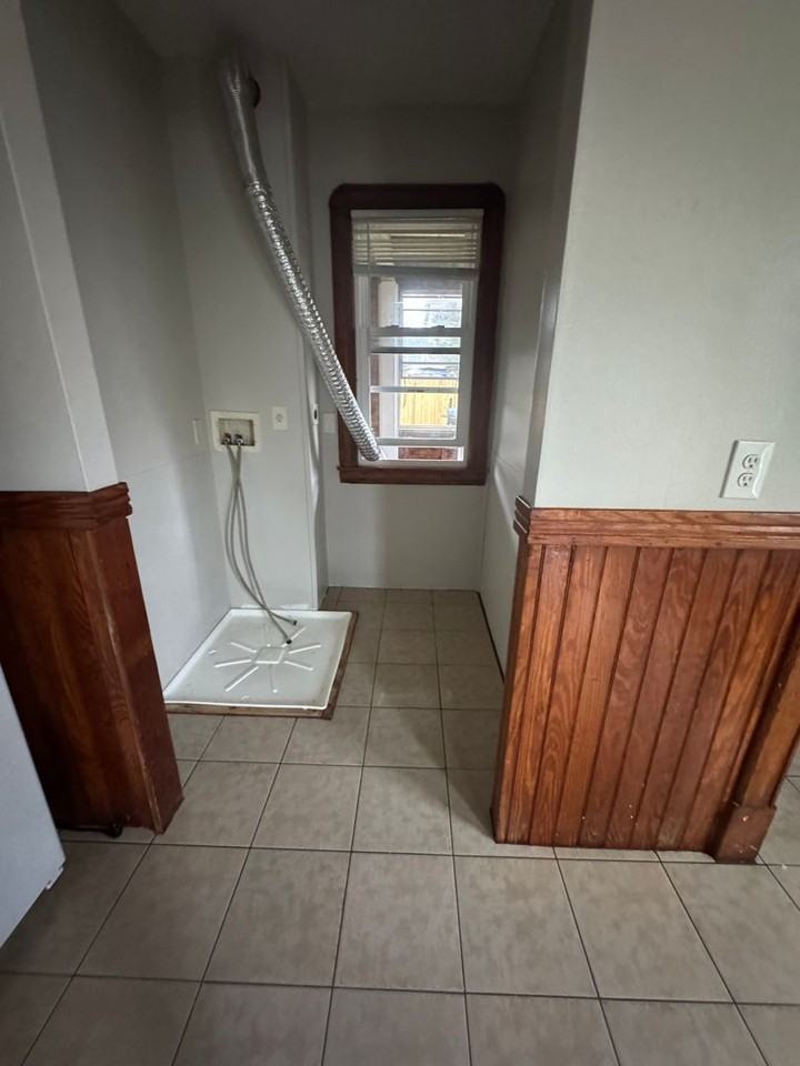 64 Ames Ave - Photo 2 of 15
