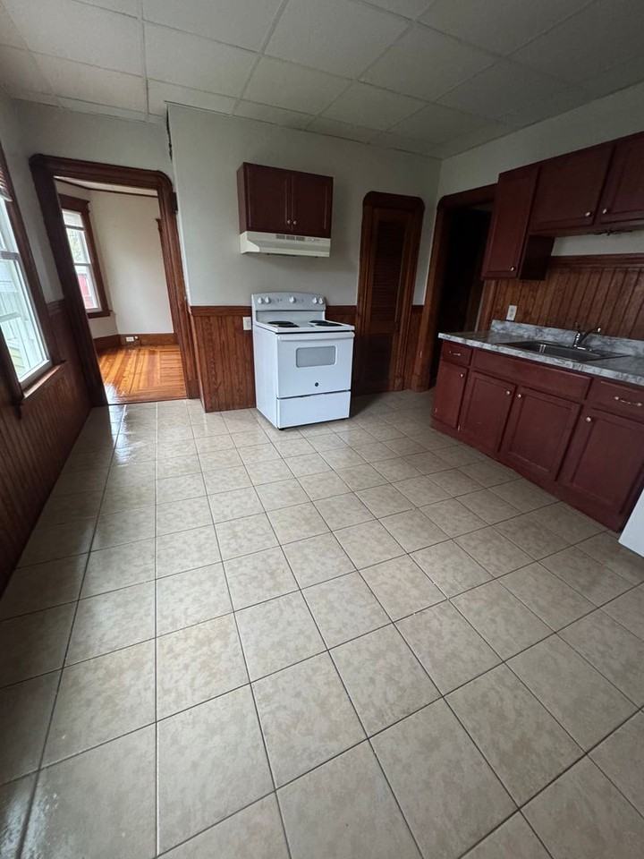 64 Ames Ave - Photo 3 of 15