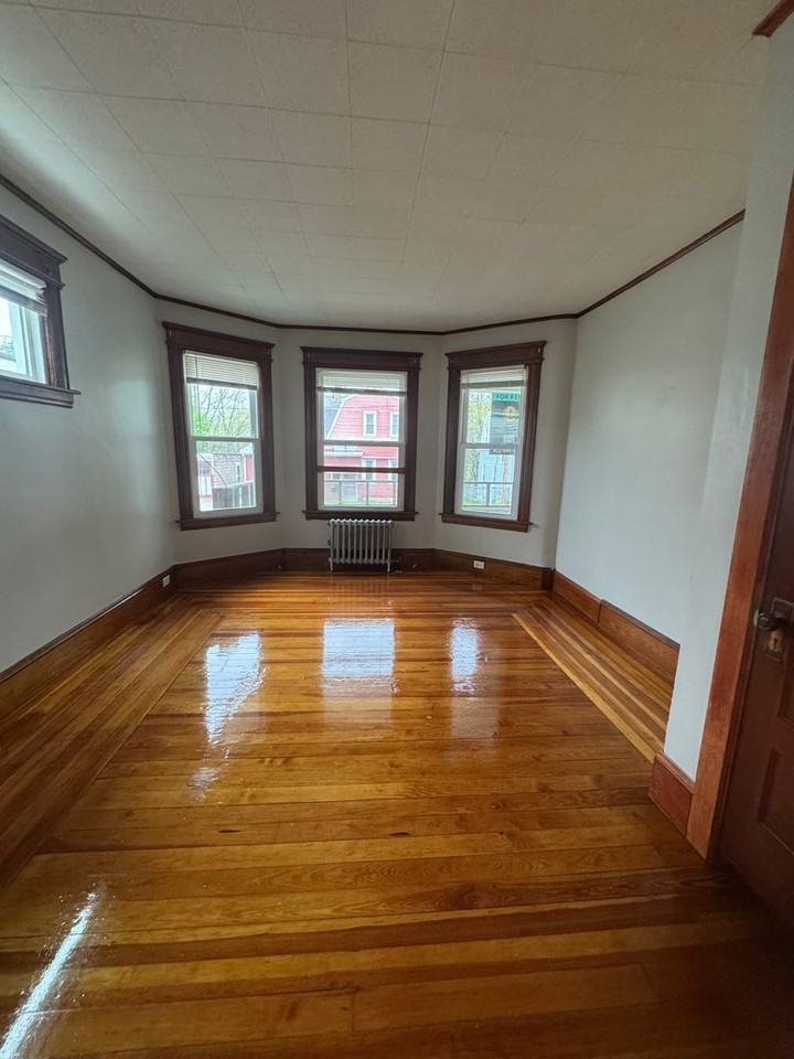 64 Ames Ave - Photo 7 of 15