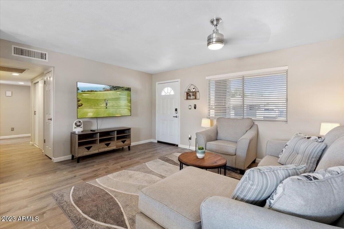 1014 W Angela Dr - Photo 4 of 21