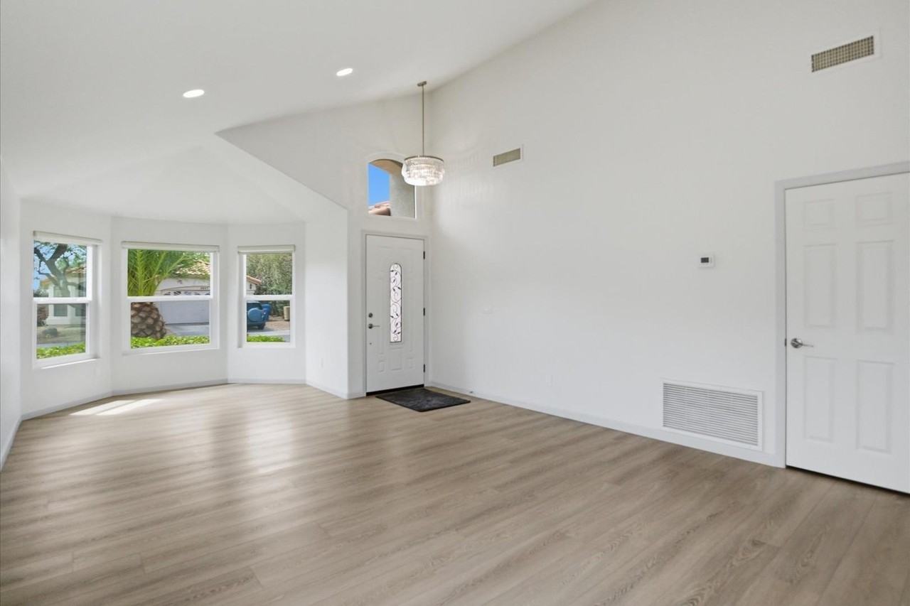 5958 E Kelton Ln - Photo 4 of 36