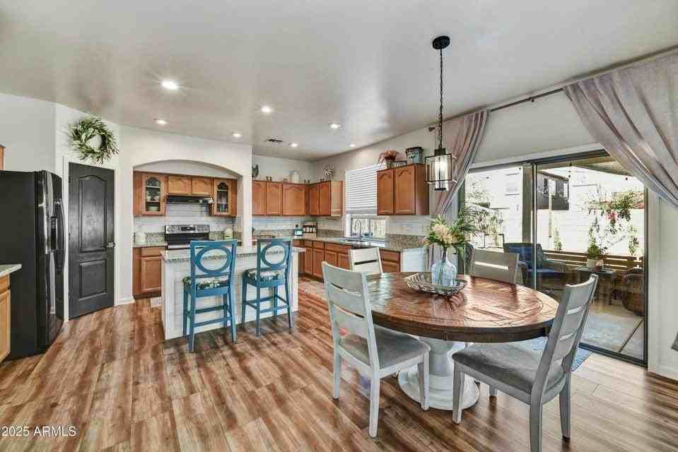 9122 W Riverside Ave - Photo 6 of 25