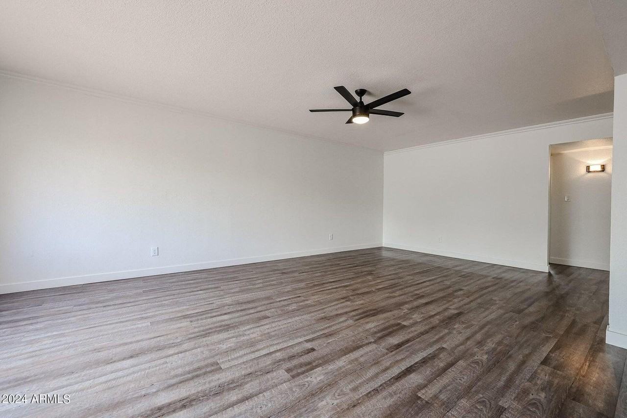 1803 W Maryland Ave - Photo 4 of 45