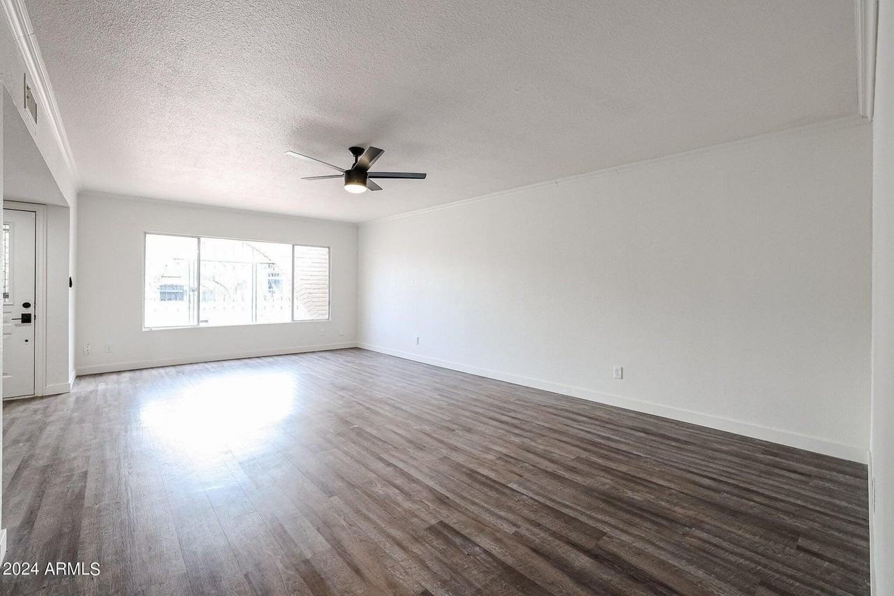 1803 W Maryland Ave - Photo 6 of 45
