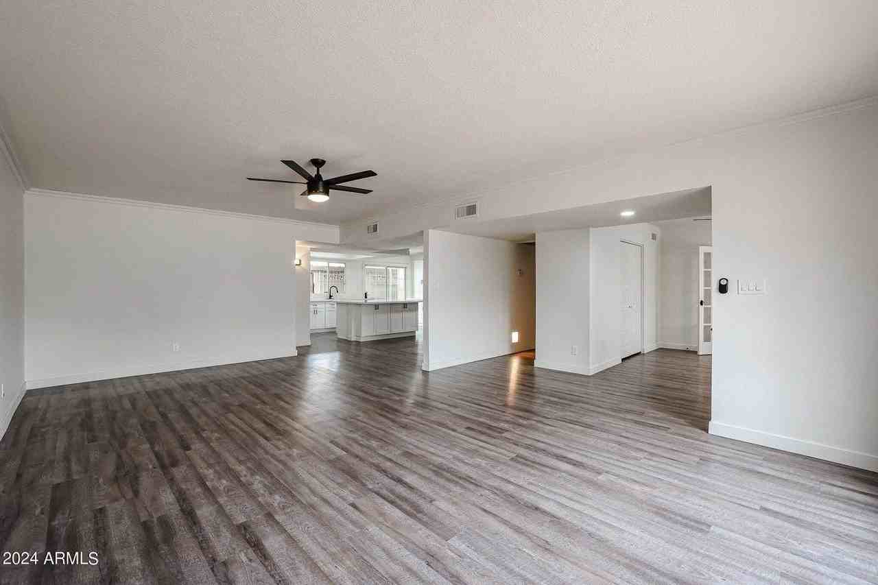 1803 W Maryland Ave - Photo 7 of 45