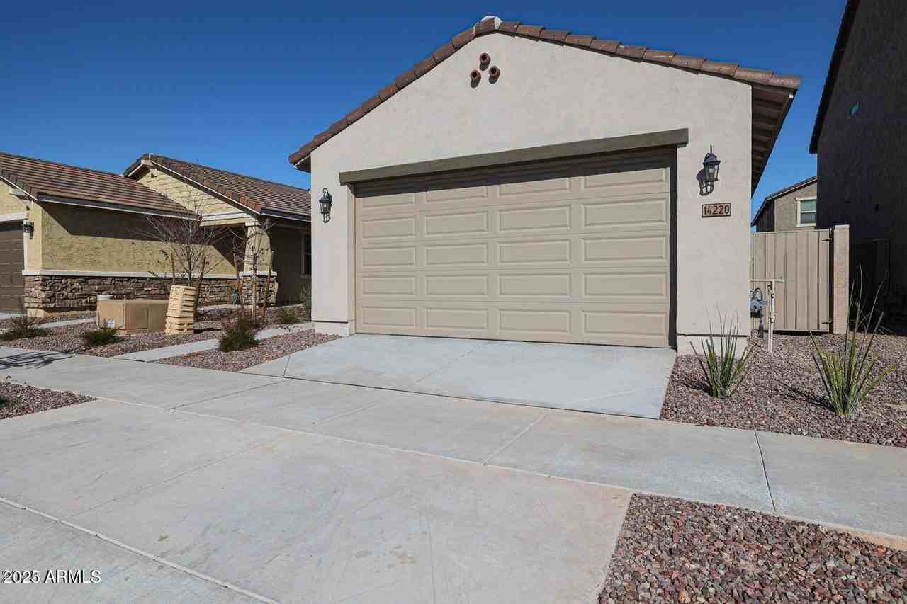 14220 W Willow Ave - Photo 2 of 36