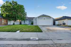 featured image of 705 Desert Calico Dr